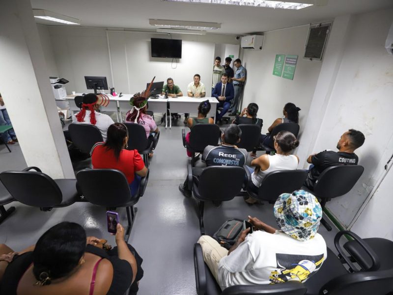 A Defensoria Pública do Amazonas (DPAM) cobrou providências do Município de Manaus para garantir alternativas de moradia para cerca de 120 famílias desabrigadas após uma operação de reintegração de posse realizada na quarta-feira (28/10), no bairro Santa Etelvina, zona norte da capital. As soluções foram cobradas durante reunião realizada nesta quinta-feira (29/10) com o procurador do Município, Thiago Calandrini, e, posteriormente, com as famílias que tiveram de deixar suas casas.