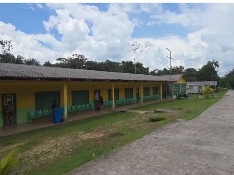 A Defensoria Pública do Amazonas (DPAM) está apurando a situação de precariedade da infraestrutura escolar na comunidade tradicional do Estirão do Equador, localizada no município de Atalaia do Norte (a 1.138 quilômetros de Manaus). Para buscar esclarecimentos e providências, a instituição encaminhou um ofício à Secretaria de Estado de Educação e Desporto Escolar (Seduc), solicitando informações sobre as condições da unidade de ensino e a situação da obra de construção de uma nova escola, paralisada há mais de uma década.