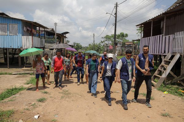 Defensoria visita famílias no Cacau Pirêra após anúncio de instalação de medidores de energia