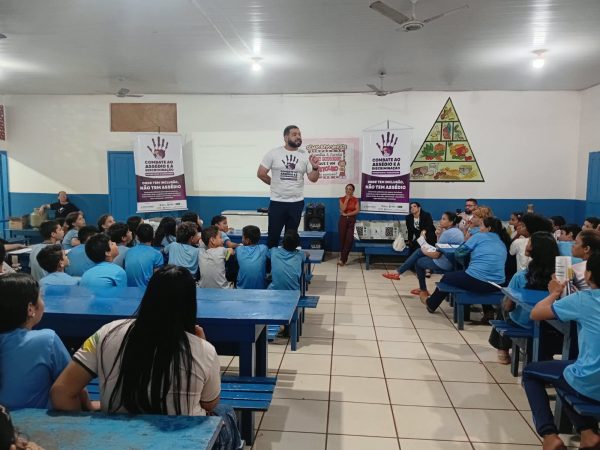 Defensoria leva debate sobre inclusão e combate ao capacitismo a estudantes de Apuí