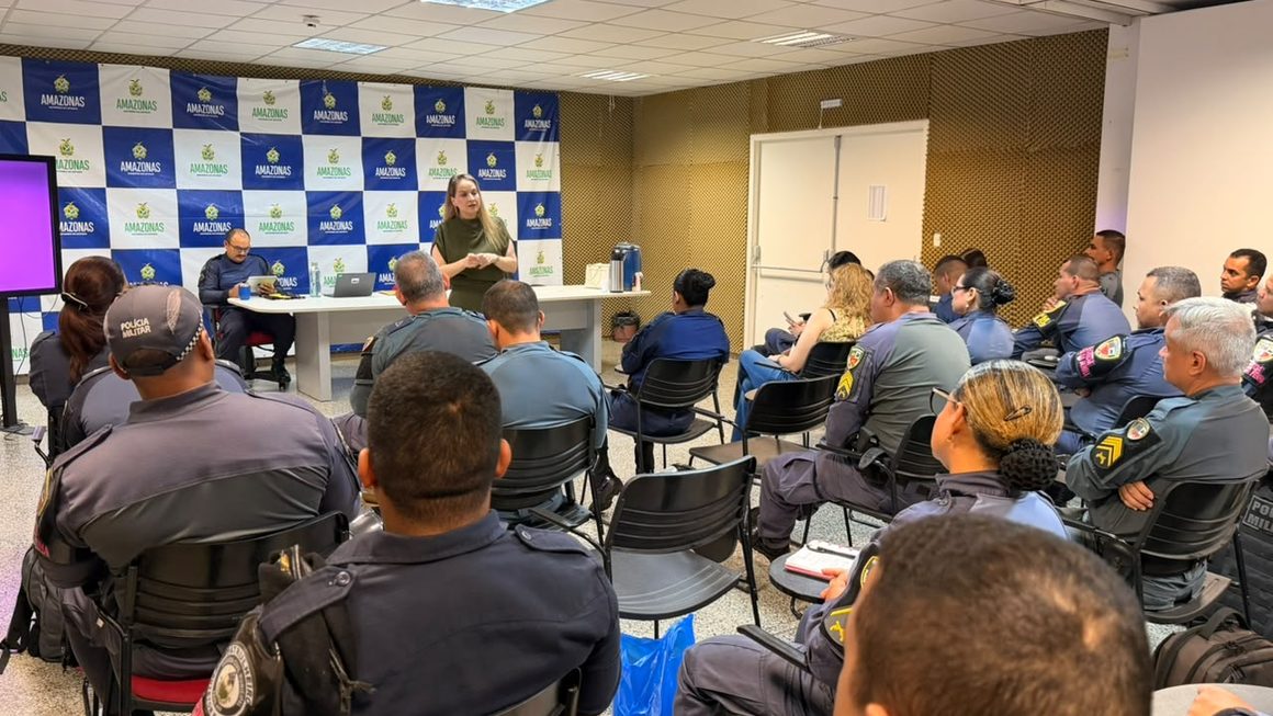Formação reuniu agentes de segurança da capital e do interior do Amazonas com o objetivo de aprimorar o fluxo de atendimento e fortalecer a rede de proteção às mulheres vítimas de violência de gênero