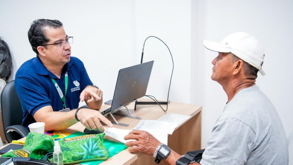 A Defensoria Pública do Amazonas (DPAM) realizará, entre os dias 21 e 28 de outubro, uma série de atendimentos jurídicos nos municípios de Benjamin Constant e Tabatinga, distantes 1.121 e 1.108 quilômetros de Manaus, respectivamente. As ações integram o acompanhamento contínuo, pela instituição, das demandas represadas no interior, visando garantir à população que vive em locais distantes o acesso aos serviços ofertados pela Defensoria.