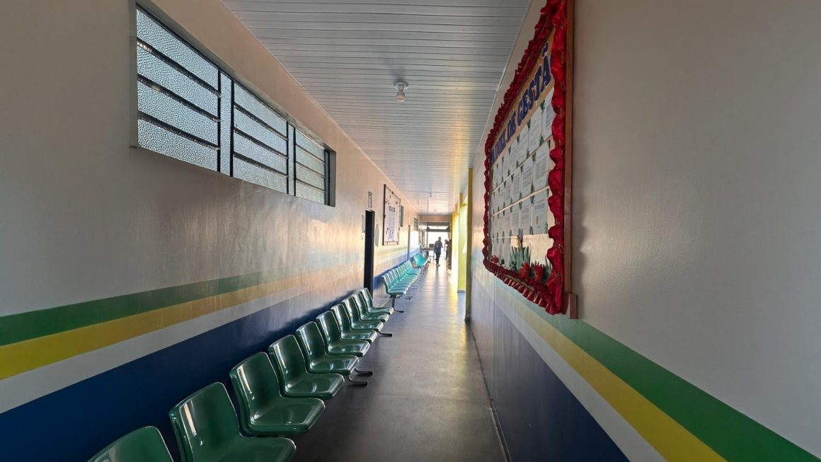 A falta de recursos para manutenção de escolas da rede estadual em Urucará, no Baixo Amazonas, tem levado pais, alunos e professores a promover arrecadações para custear reformas e outras necessidades das unidades de ensino. A situação foi identificada pela Defensoria Pública do Amazonas (DPAM), por meio do Grupo de Trabalho Intersetorial de Defesa da Educação e Cidadania (Gidec), durante inspeção realizada na última quinta-feira (1º/10), na Escola Estadual Lázaro Ramos.