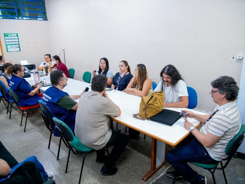 A Defensoria Pública do Amazonas (DPAM) instaurou um Procedimento Coletivo Estruturante (PCE) para investigar o número expressivo de afastamentos de profissionais da rede municipal de ensino de Manaus por questões de saúde mental. A iniciativa, do Grupo de Trabalho Intersetorial de Defesa da Educação e Cidadania (Gidec), busca dimensionar o problema, identificar possíveis fatores relacionados ao ambiente de trabalho e verificar se os profissionais da educação contam com políticas públicas adequadas de prevenção, atendimento e acompanhamento em saúde mental.