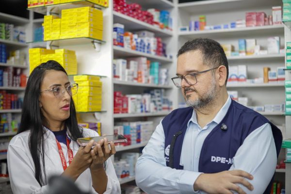 Gravação de conversas em farmácia acende alerta sobre privacidade de consumidores em Manaus