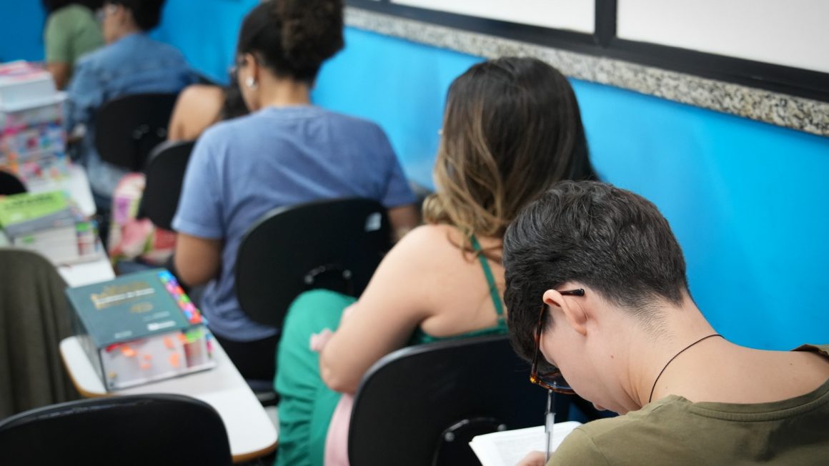 Inscrições começam em 30 de novembro e as provas estão marcadas para 7 de março de 2027. Salários iniciais variam de R$ 4.713,02 a R$ 8.006,38